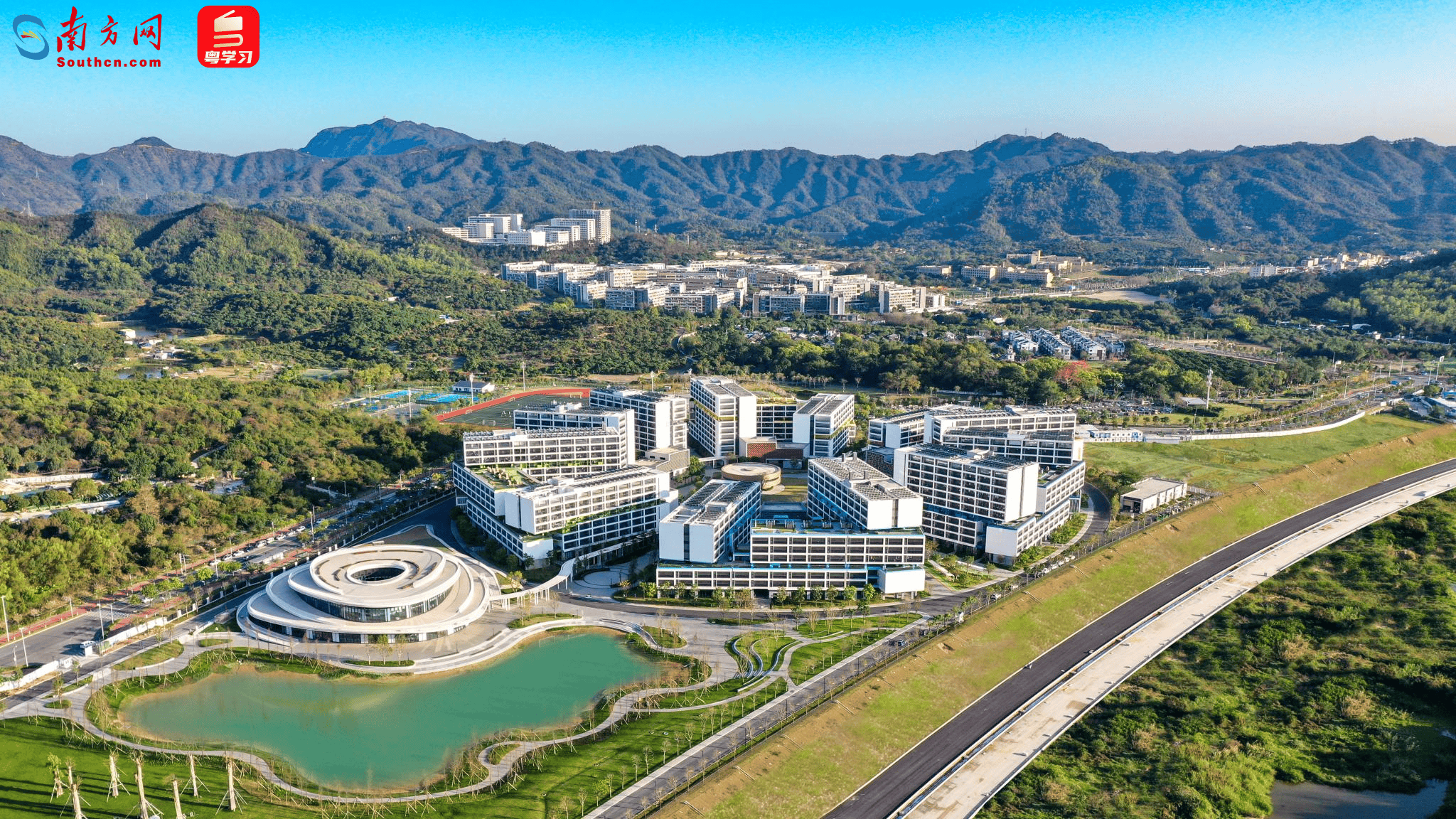 名实相符，从UIC到BNBU，开启博雅教育的时代共振｜对话北师港浸大校长陈致