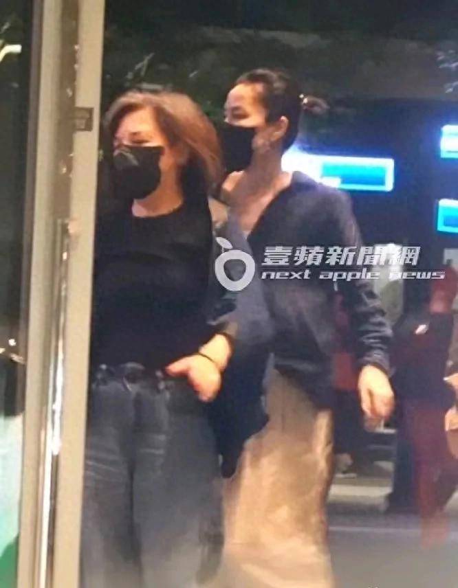 王菲台北神秘现身，与宽姐密会，背后的秘密交易还是纯粹闺蜜情深